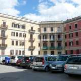 Di fronte alla semicircolare piazza Disfida di Barletta, caratterizzata per lo stile liberty dei palazzi della cooperativa �Domus� realizzate nel 1927...